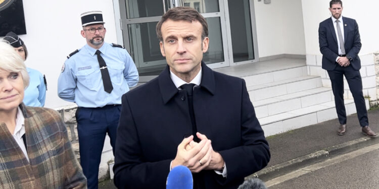 Lutte contre les violences faites aux femmes : Macron défend son bilan