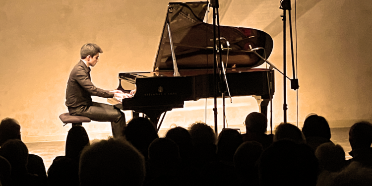 Exclusivité : Dogaç Bezdüz, piano