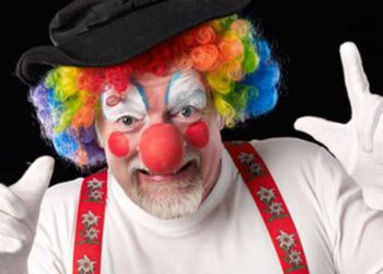 Derrière le nez rouge du clown